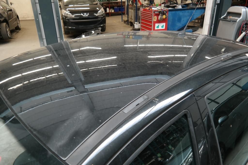 PEUGEOT 207 5-DEURS SEDAN 1.4 i 16v VVT 95