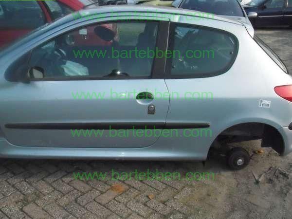 PEUGEOT 206 1.1 XR