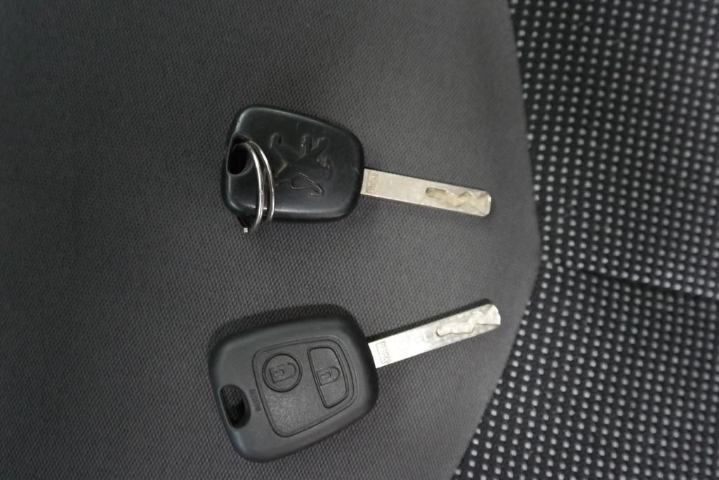 PEUGEOT 107