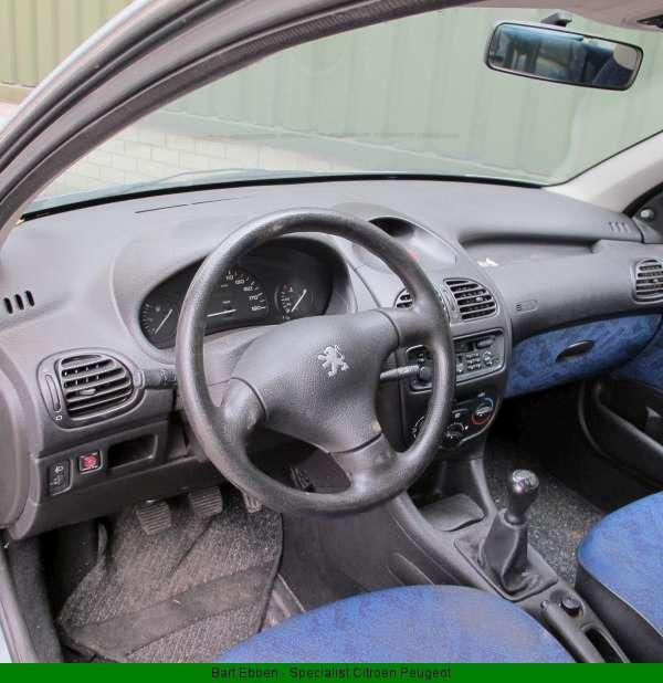 PEUGEOT 206 XR