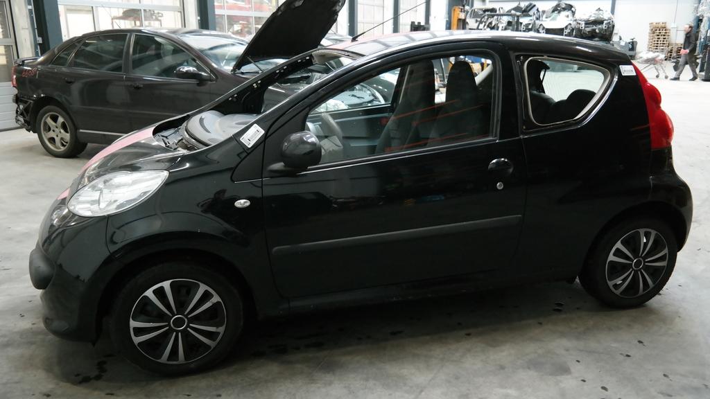 PEUGEOT 107