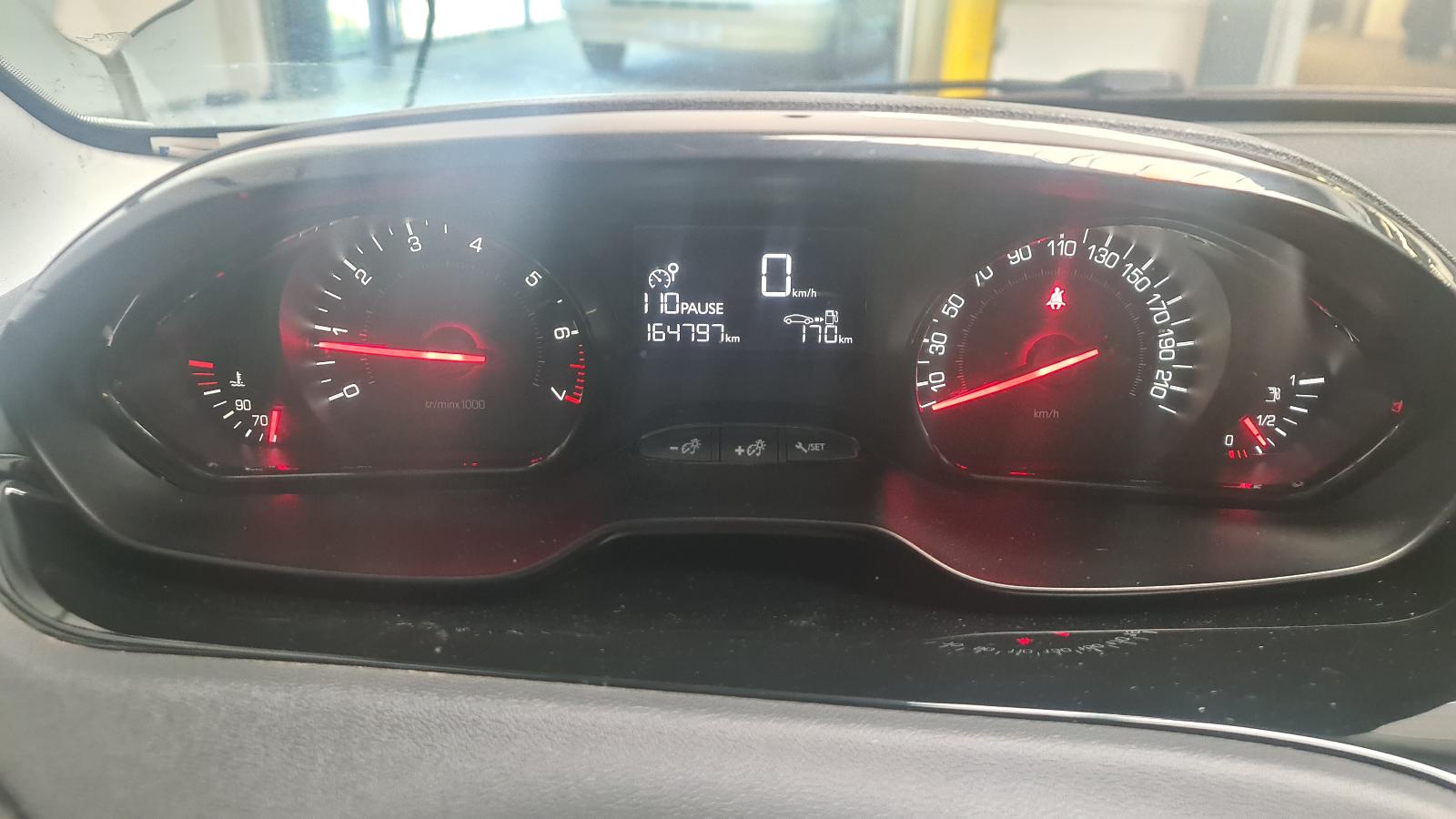 PEUGEOT 208 3 DRS SEDAN