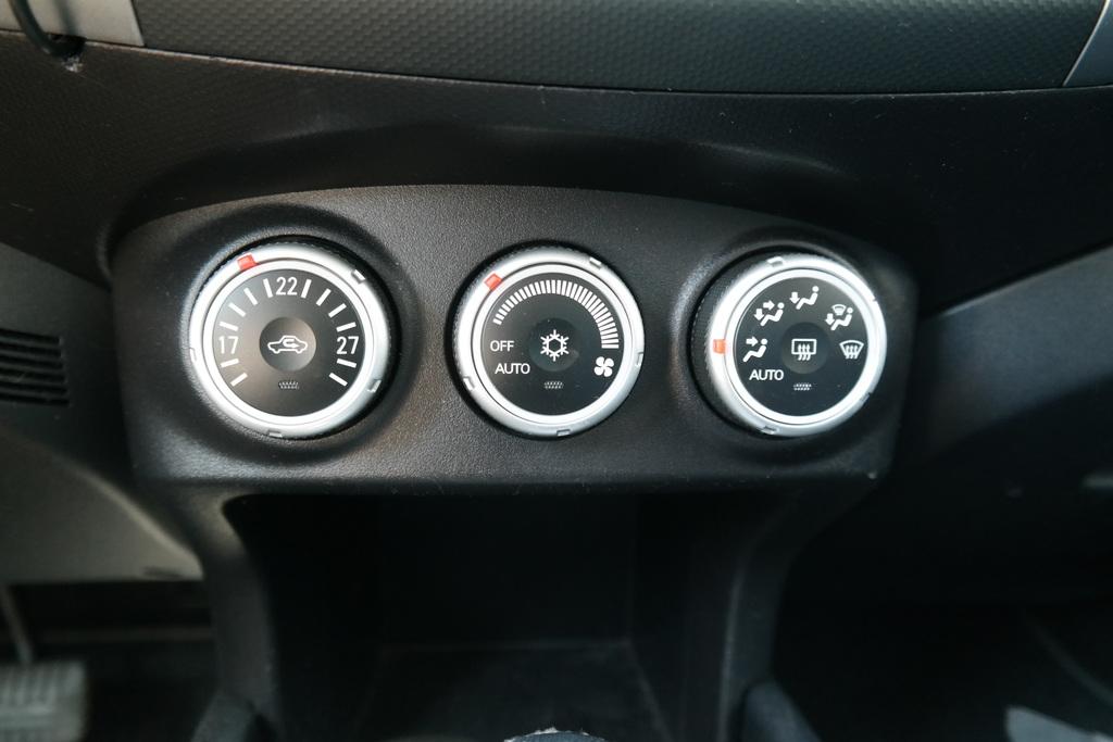 PEUGEOT 4007