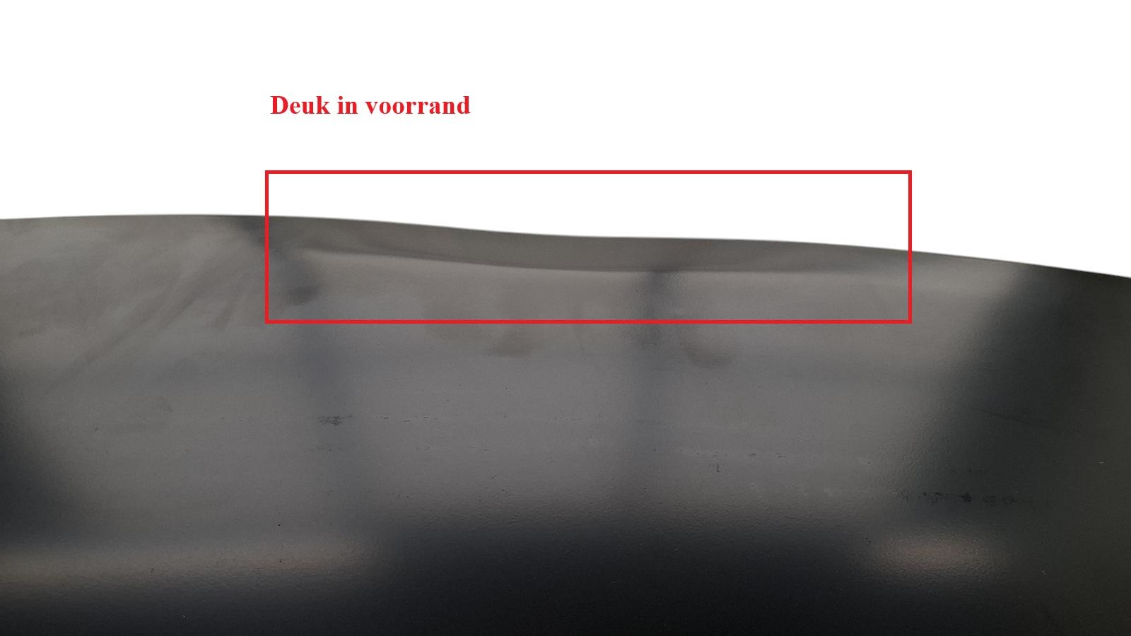 ONGESPOTEN A2, DEUK IN VOORSTE RAND. 9837981180