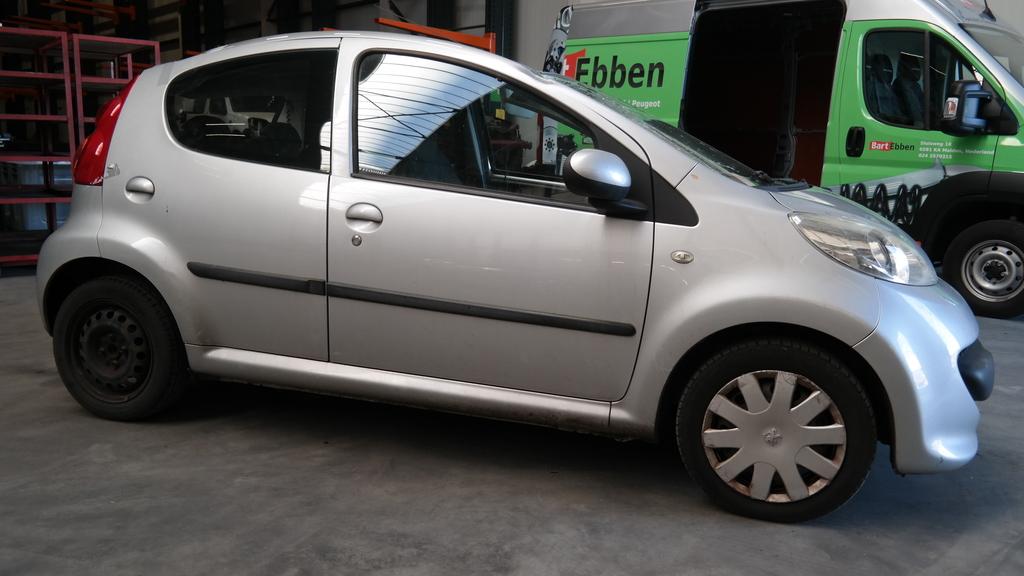 PEUGEOT 107 SEDAN