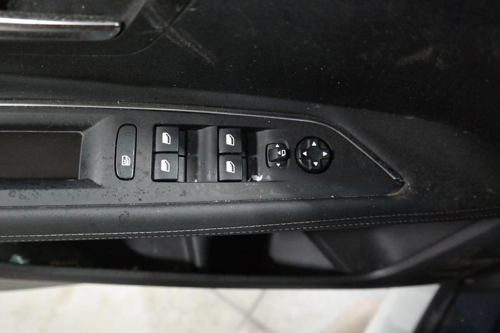 PEUGEOT 3008 P84E