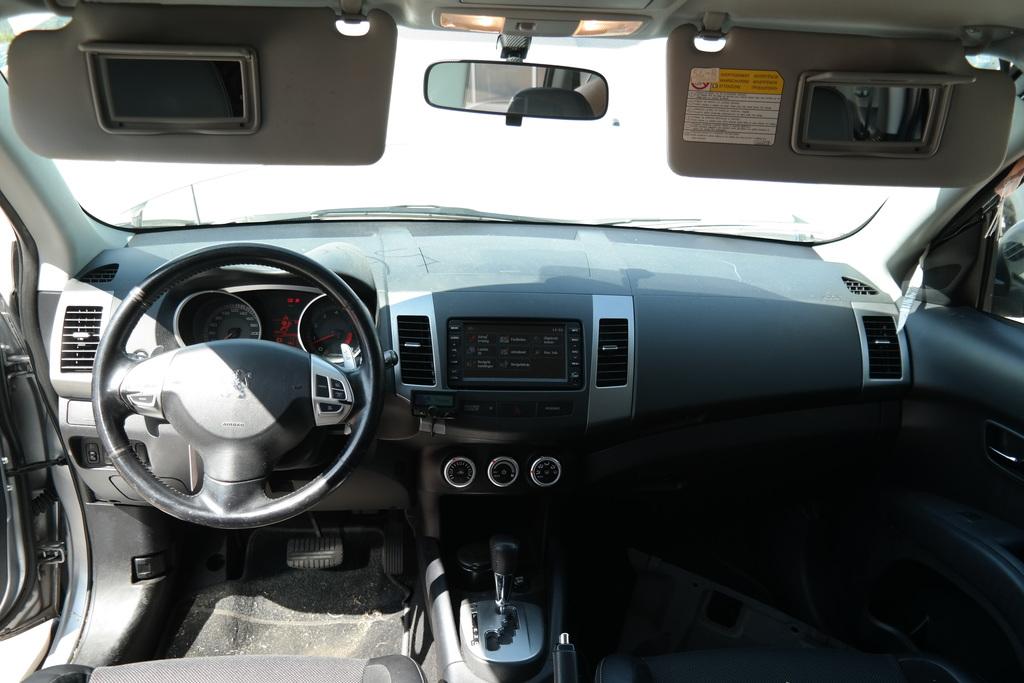 PEUGEOT 4007