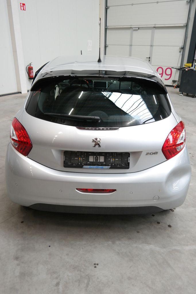PEUGEOT 208 BERLINE