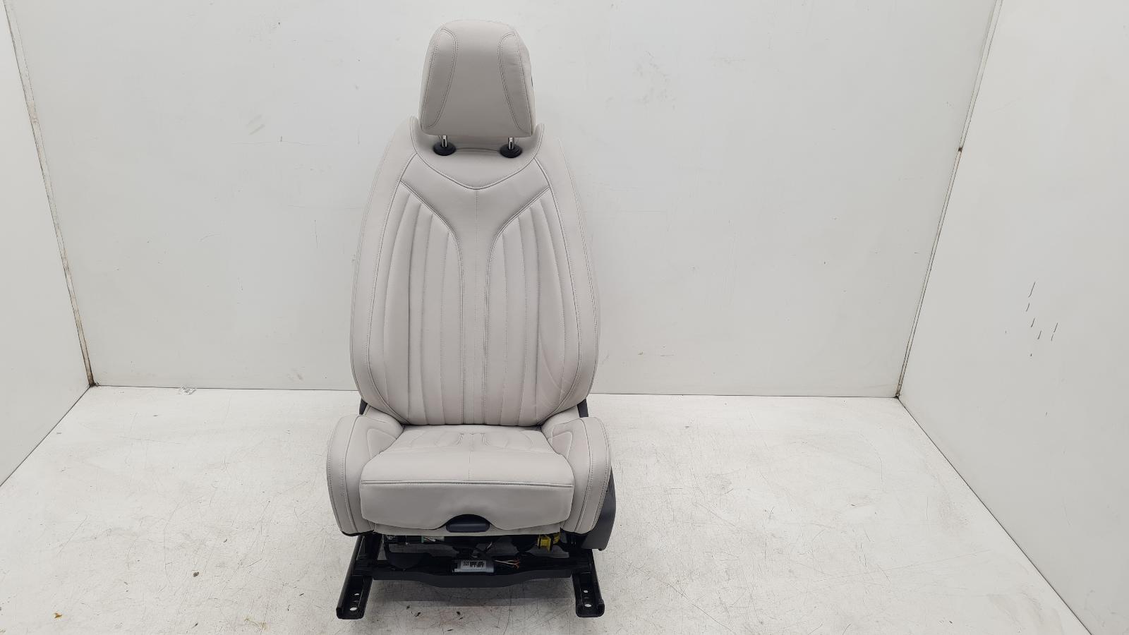 !KABELS GEKNIPT ZIE FOTO GRIJS LEER BEKLEDING D4X INSPIRATION 3 BW FW 9832383480 RP 9838775080 9816040680 9834335980 98339909BJ 9835806480 98357306BJ MET RAILS MET HOOFDSTEUN 98339967BJ ZONDER AIRBAG