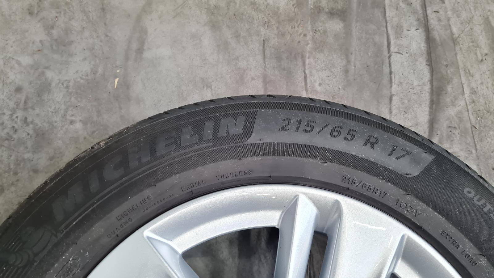 4X SETPRIJS MET ZOMERBANDEN MICHELIN PRIMACY 4 2X 4.5MM 2X 5MM 215/65 R17 103V VELG YP00064180 MET NAAFDOPPEN ZONDER WIELBOUTEN